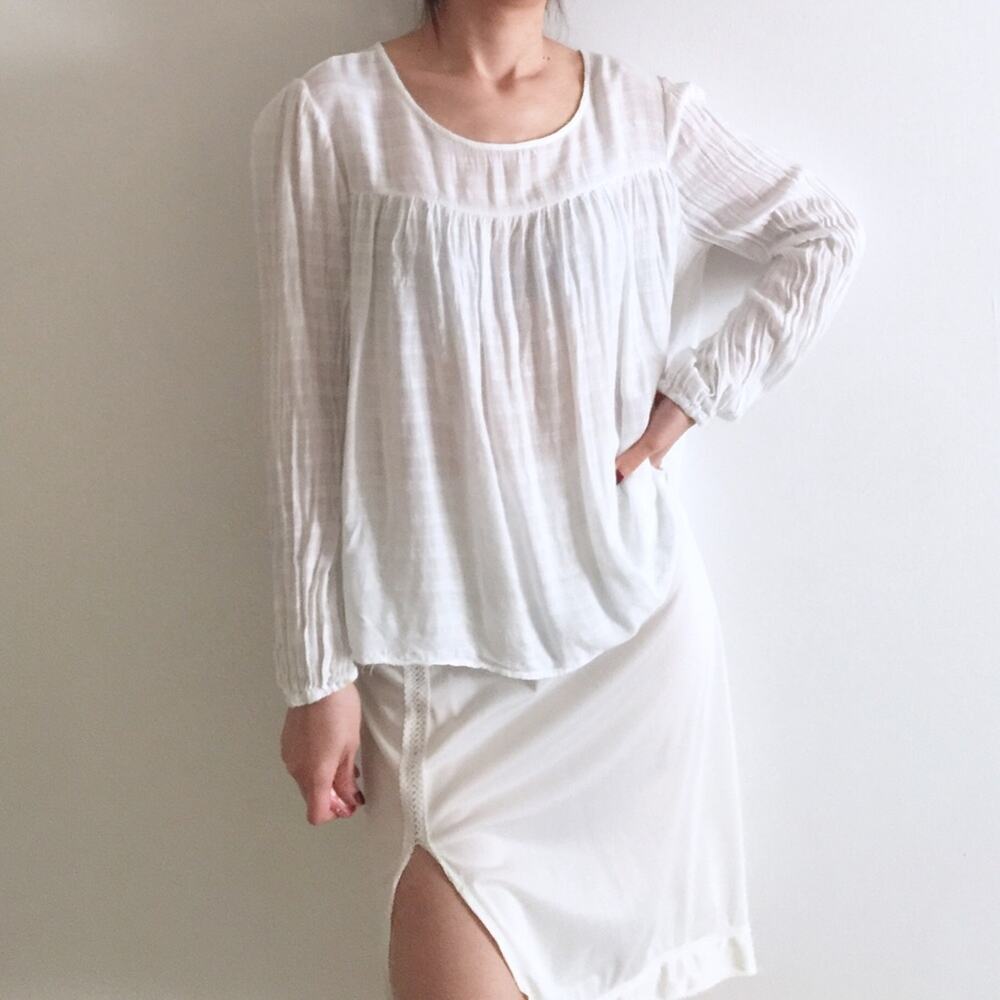 Crimson In Grace White Soft Blouse.--CA5